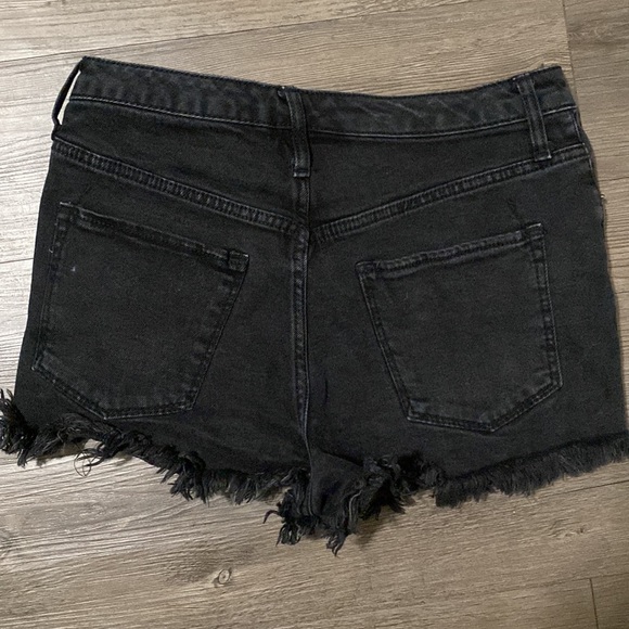 Black Jean Shorts Ripped/Frayed size 8/29 - Picture 5 of 7